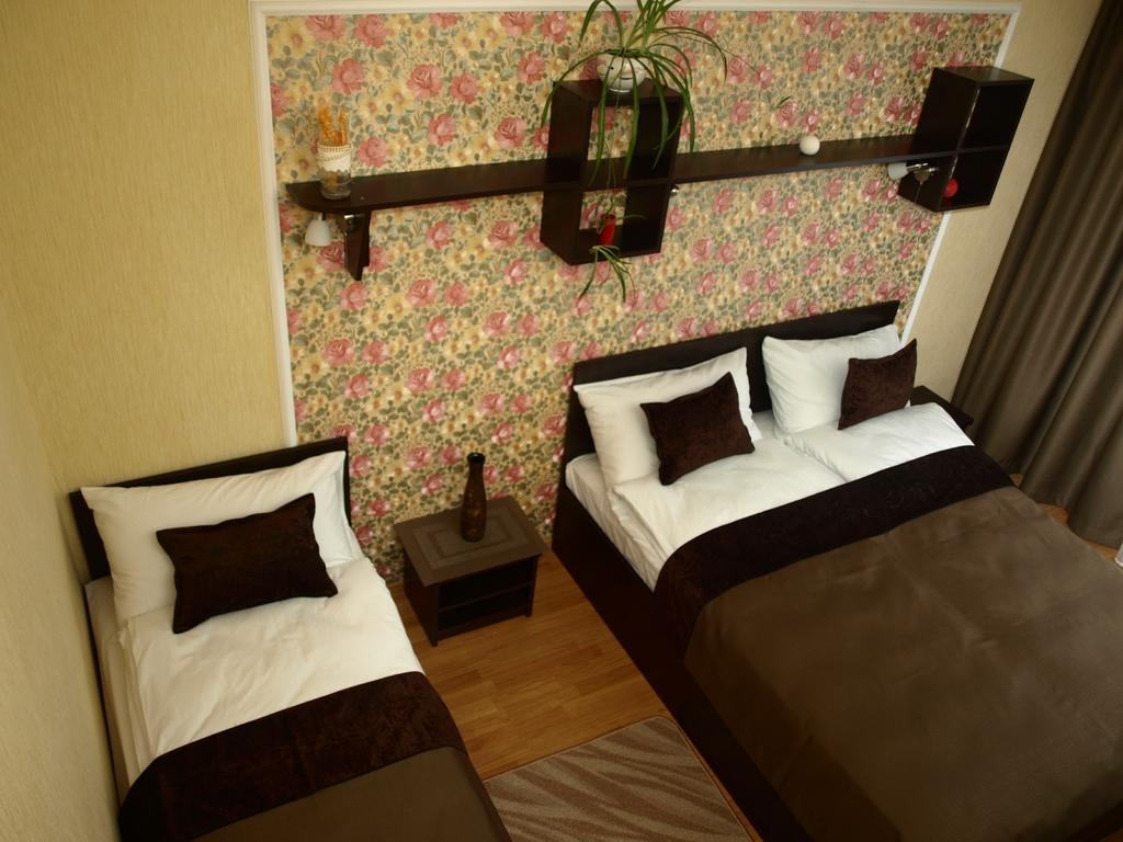 Leon Hotel *